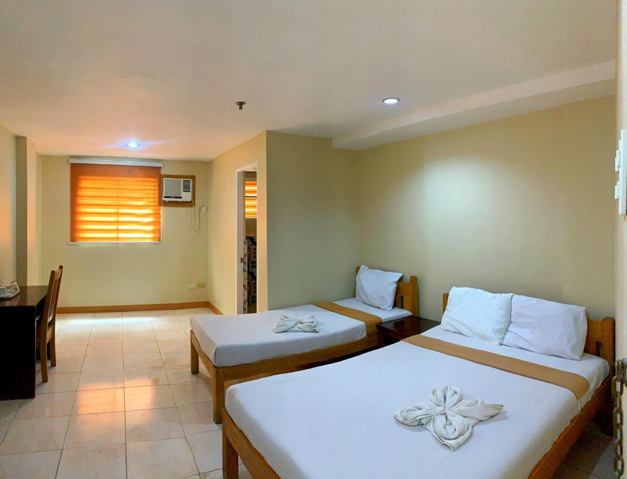 Lylie Hotel Cebu Exterior photo